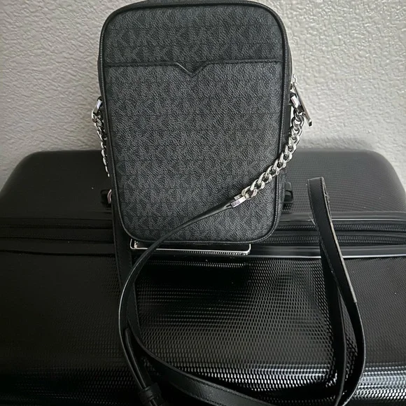 SOLD:  Jet Set Travel Medium Logo Crossbody Bag - Picture 3 of 8